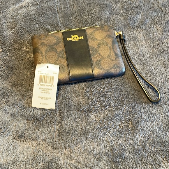 Coach wristlet signature - Picture 2 of 4